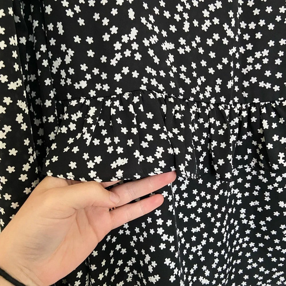 NWOT | Express women’s floral print black‎ & white ruffle formal blouse — small - Picture 7 of 8